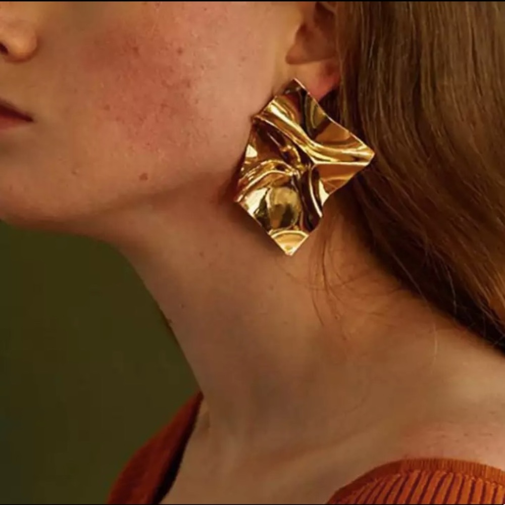 “Mirror, Mirror on the Wall” Crinkle Plate Earring - Picture 11 of 11